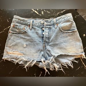 LEVI’S DENIM CUTOFFS